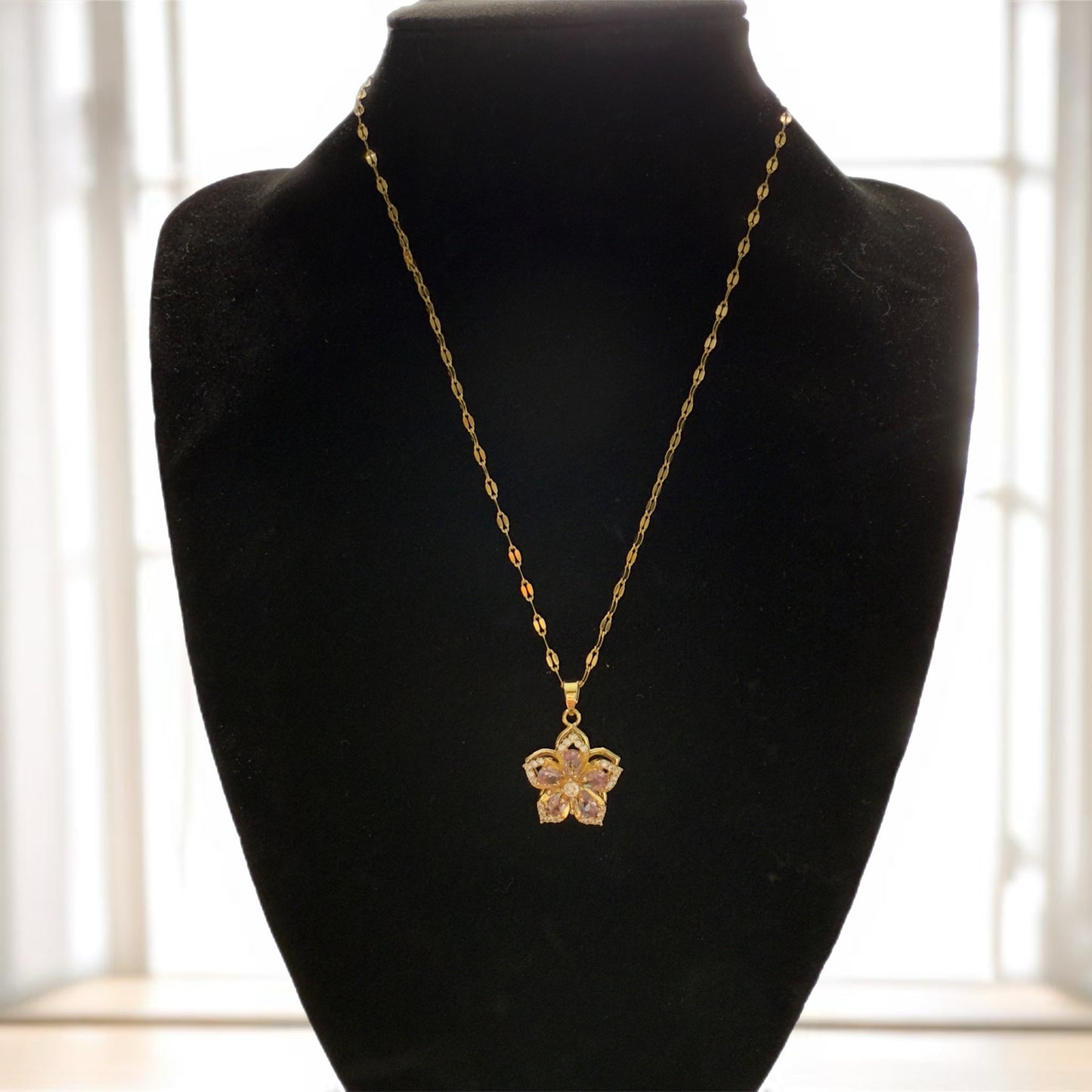 Gold Flower Pendant Necklace