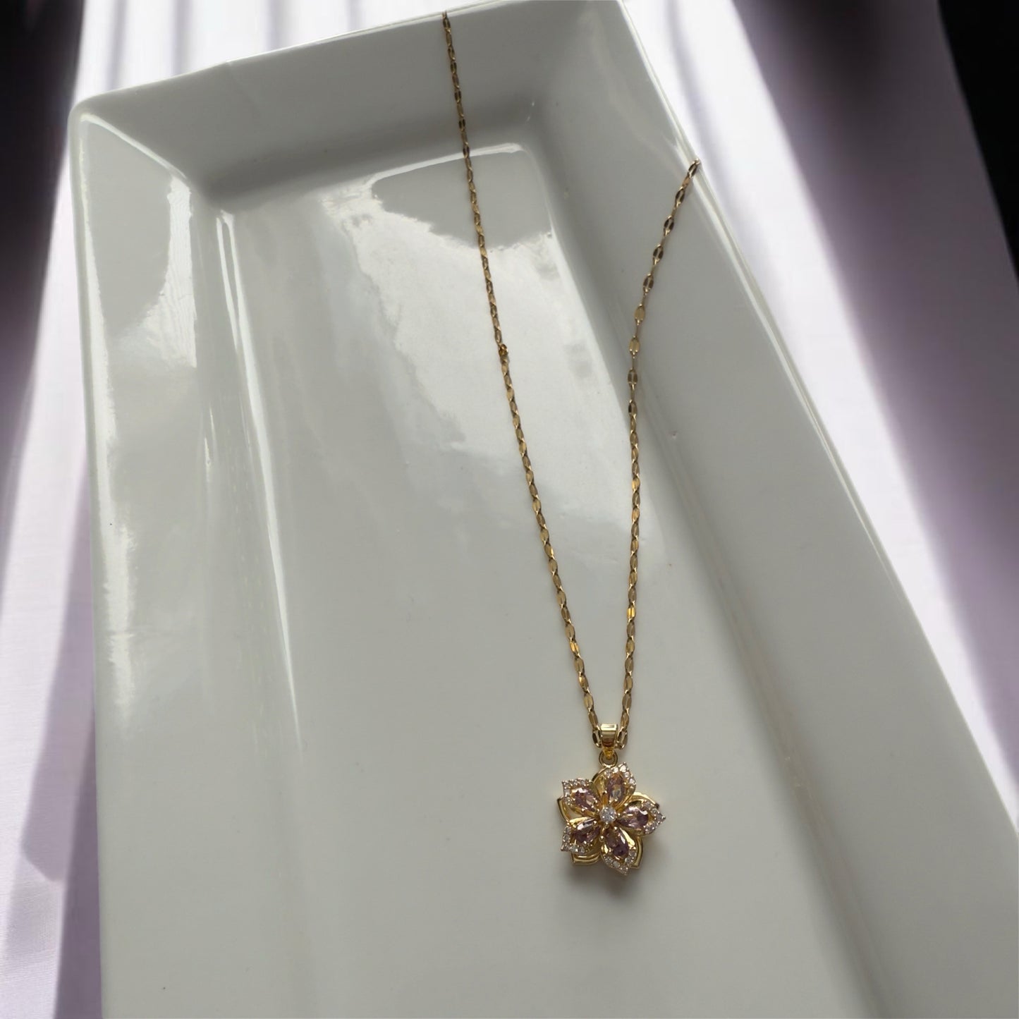 Gold Flower Pendant Necklace