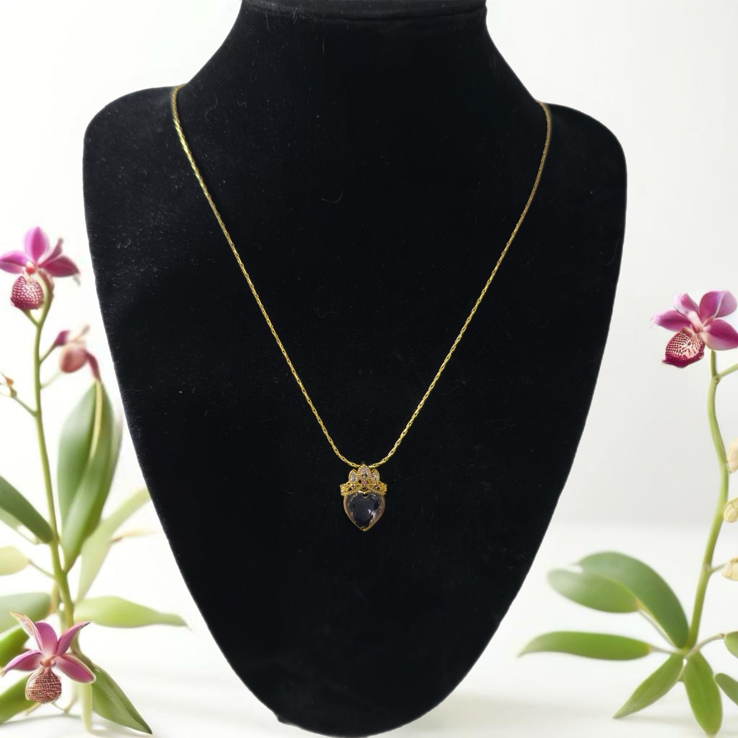 Heart crown gold pendant necklace