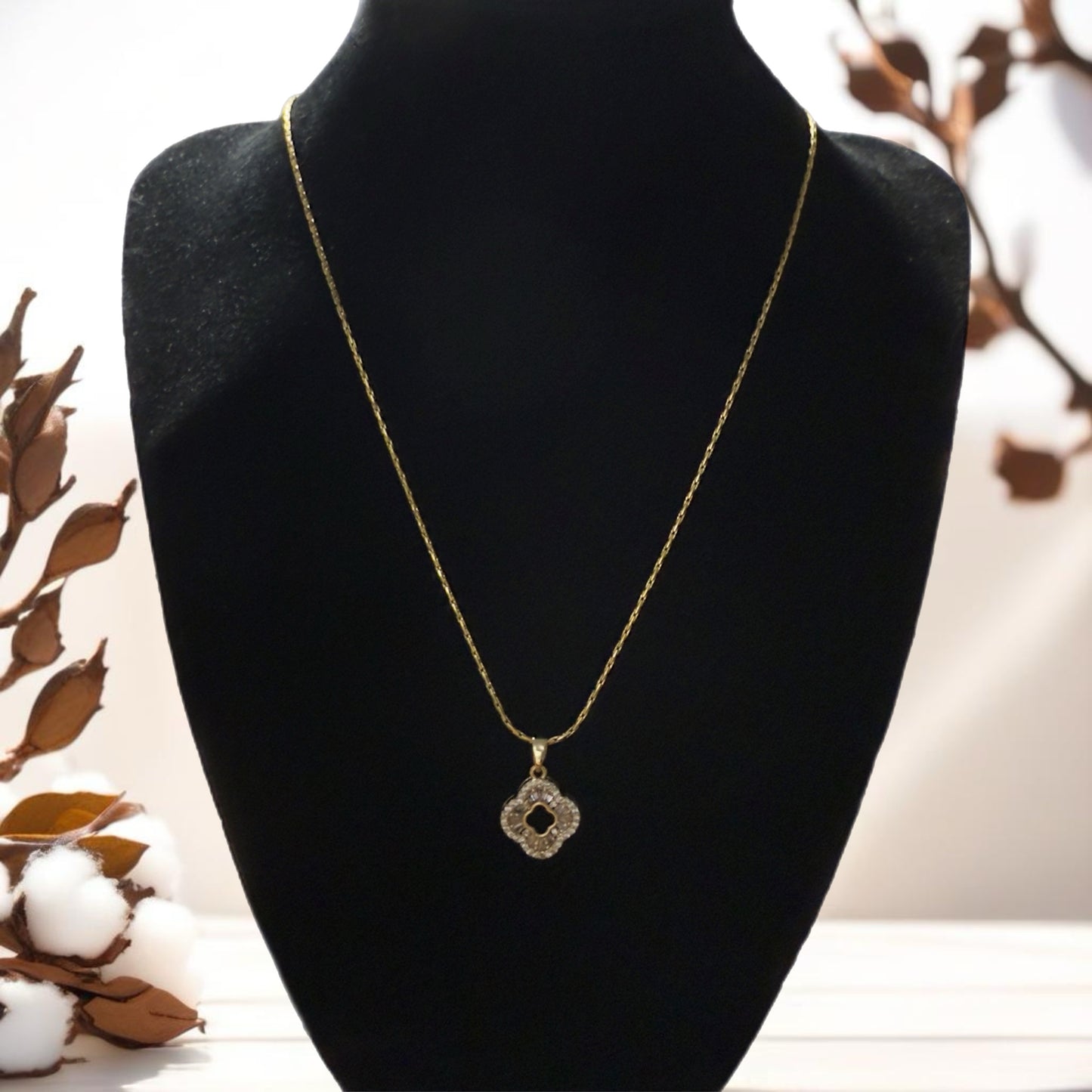 Halo four-leaf clover gold pendant necklace