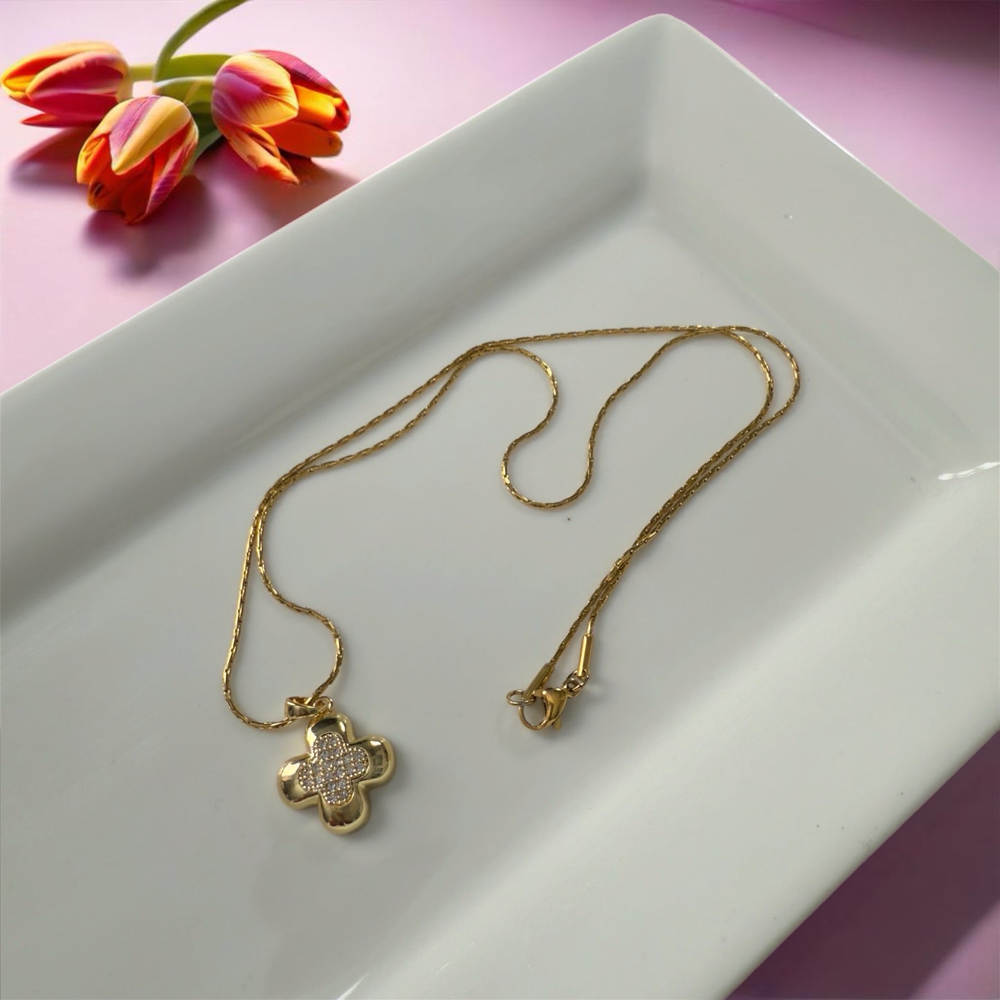 Four-leaf clover gold pendant necklace