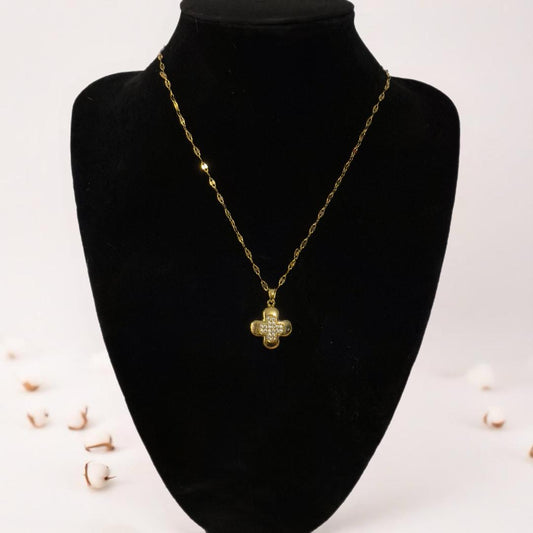 Four-leaf clover gold pendant necklace